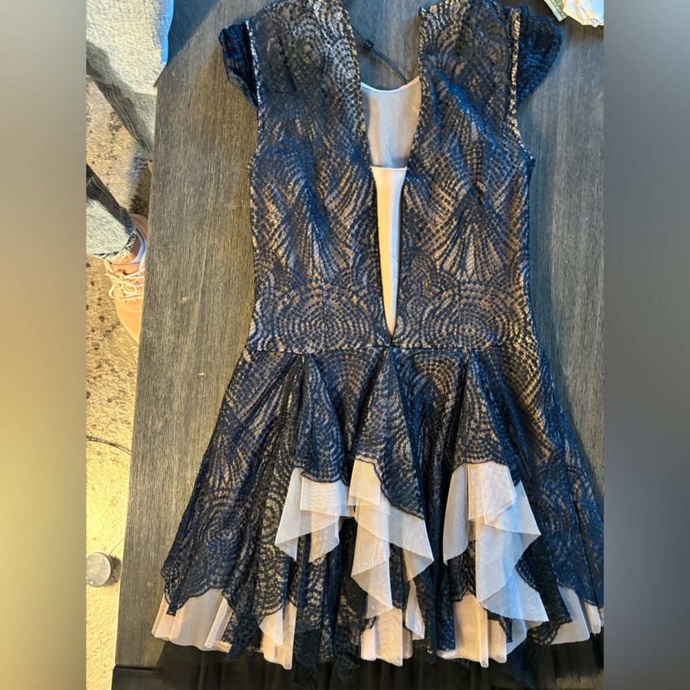 BCBG Dress, is a show stopper, only wore once.
